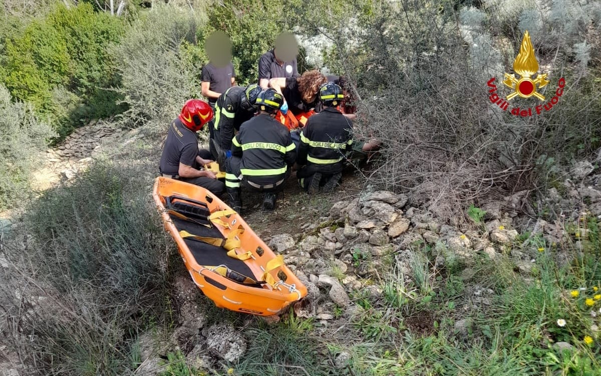 Escolca. Scivola in un dirupo, intervengono i Vigili del Fuoco