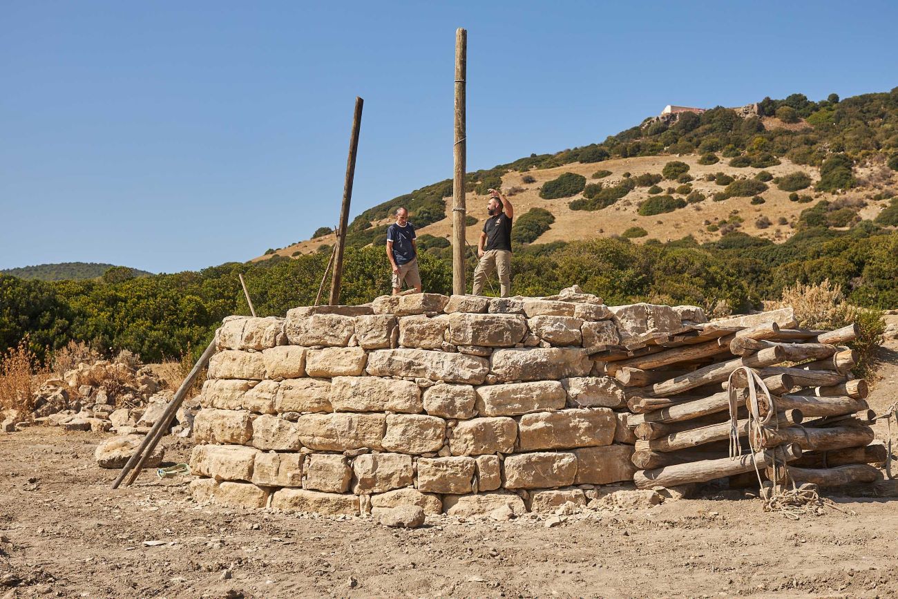 Gergei, tre giornalisti provenienti dalla Gran Bretagna in visita al cantiere di Is Perdas