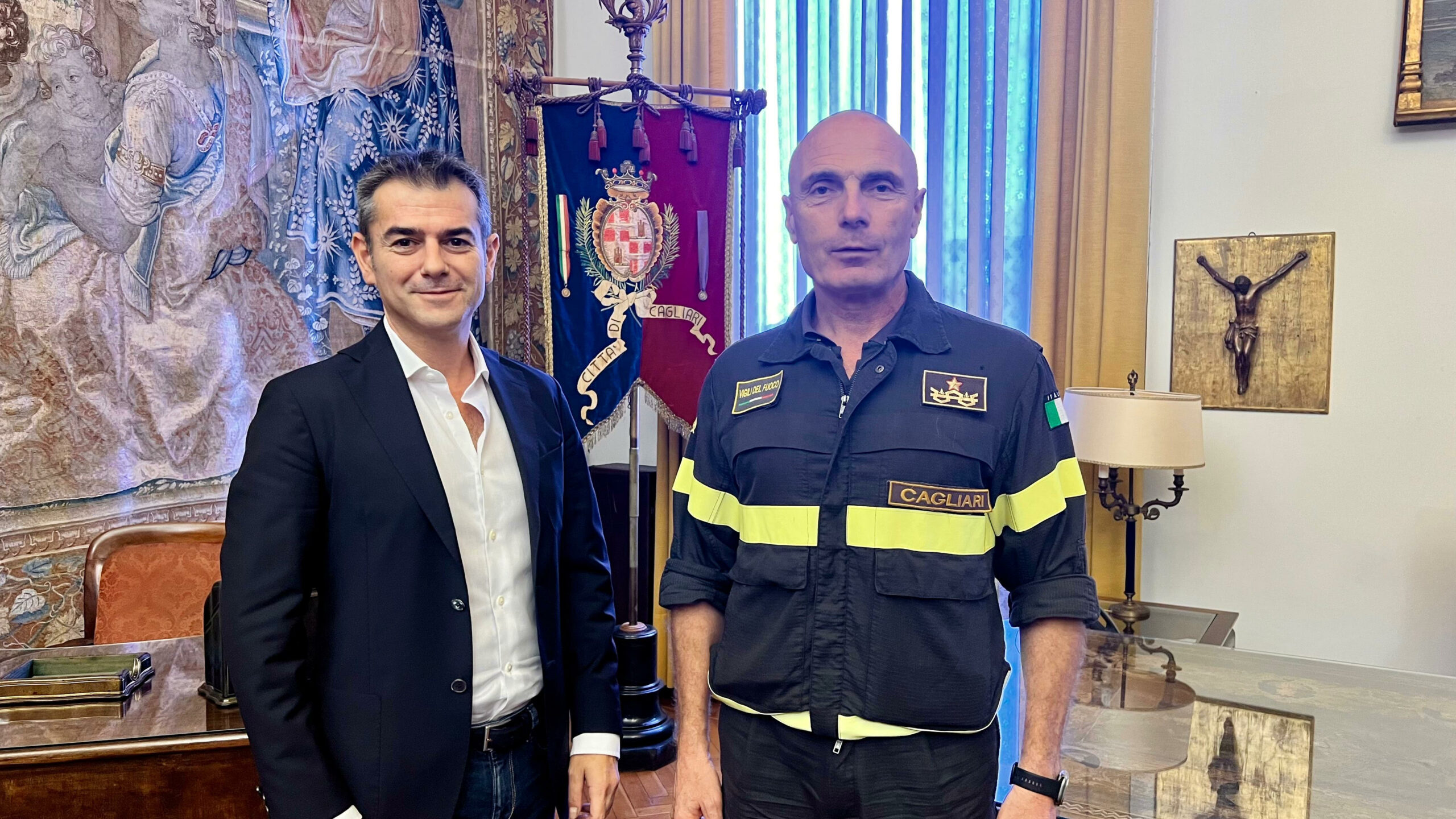 Cagliari. Il Sindaco Massimo Zedda riceve il comandante dei Vigili del fuoco Luca Manselli