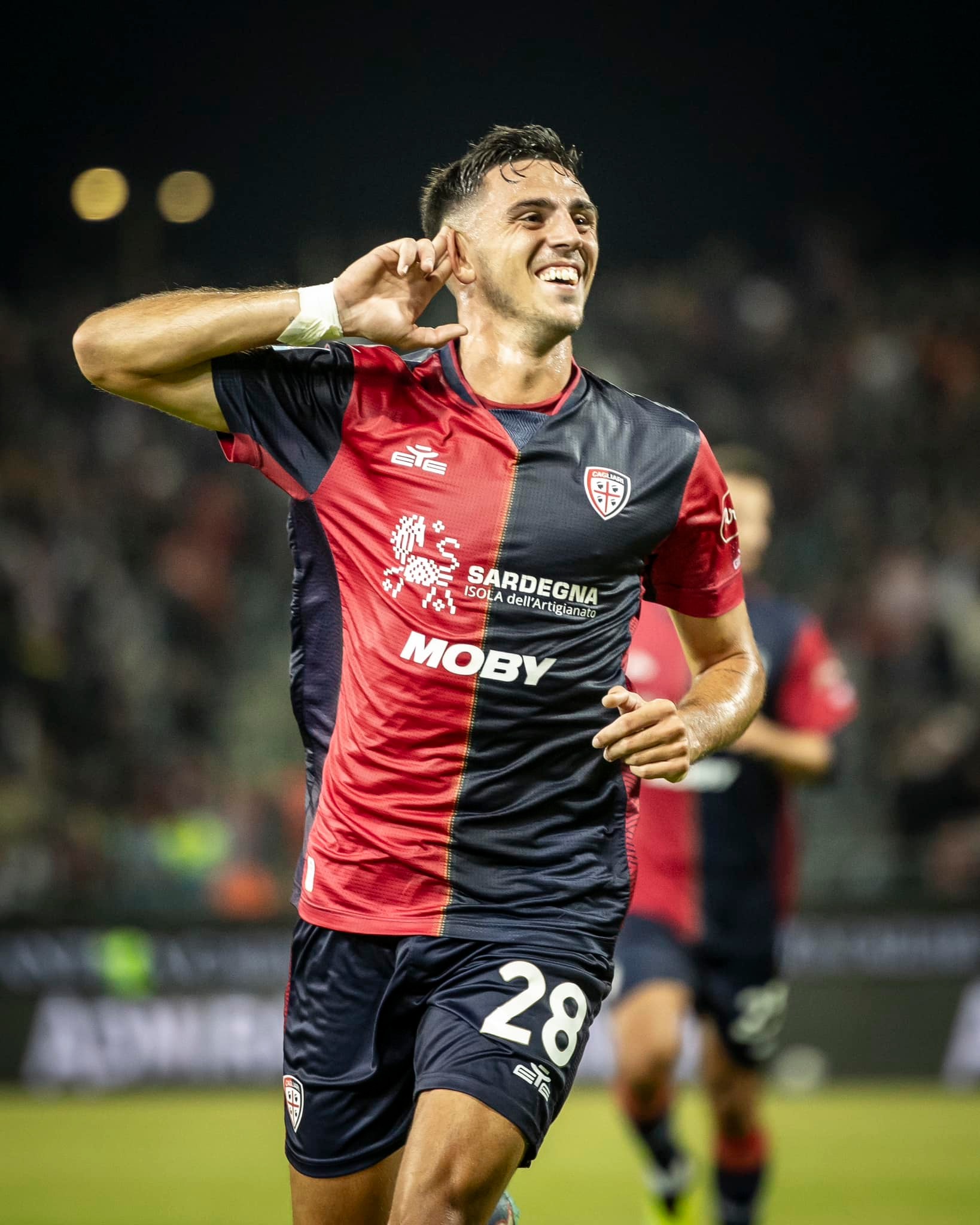 Cagliari – Milan 3-3: il Diavolo è domato con due colpi di Zappa. Zortea, Abraham e la doppietta di Leao completano il tabellino