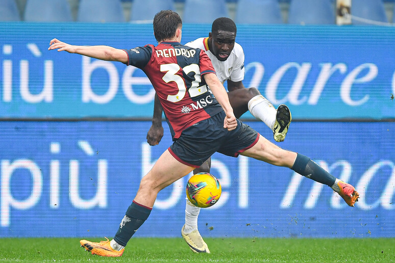 Pareggio emozionante tra Genoa e Cagliari: 2-2 a Marassi