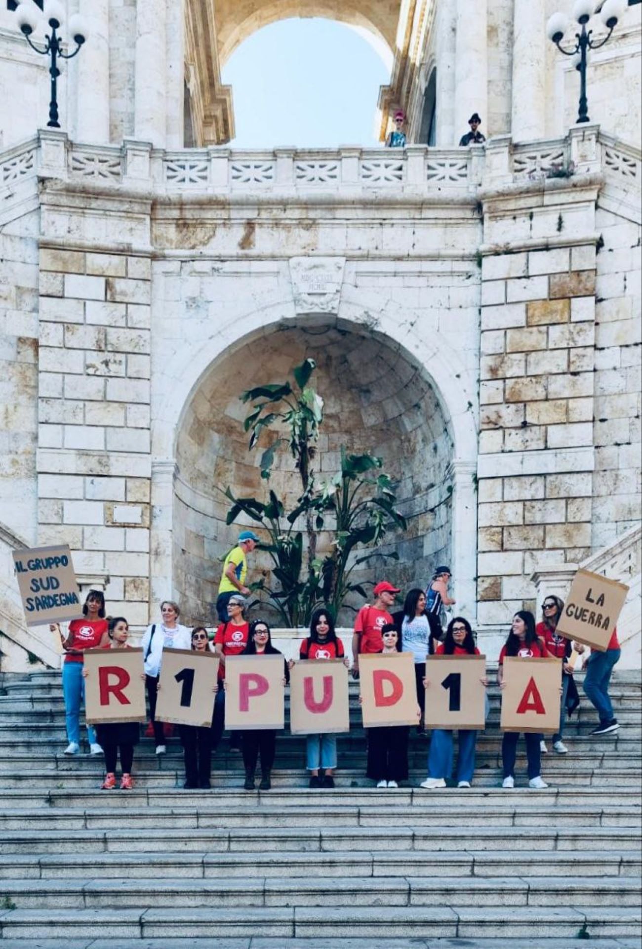 “R1PUD1A”, domenica scorsa a Cagliari, la campagna di Emergency contro le guerre