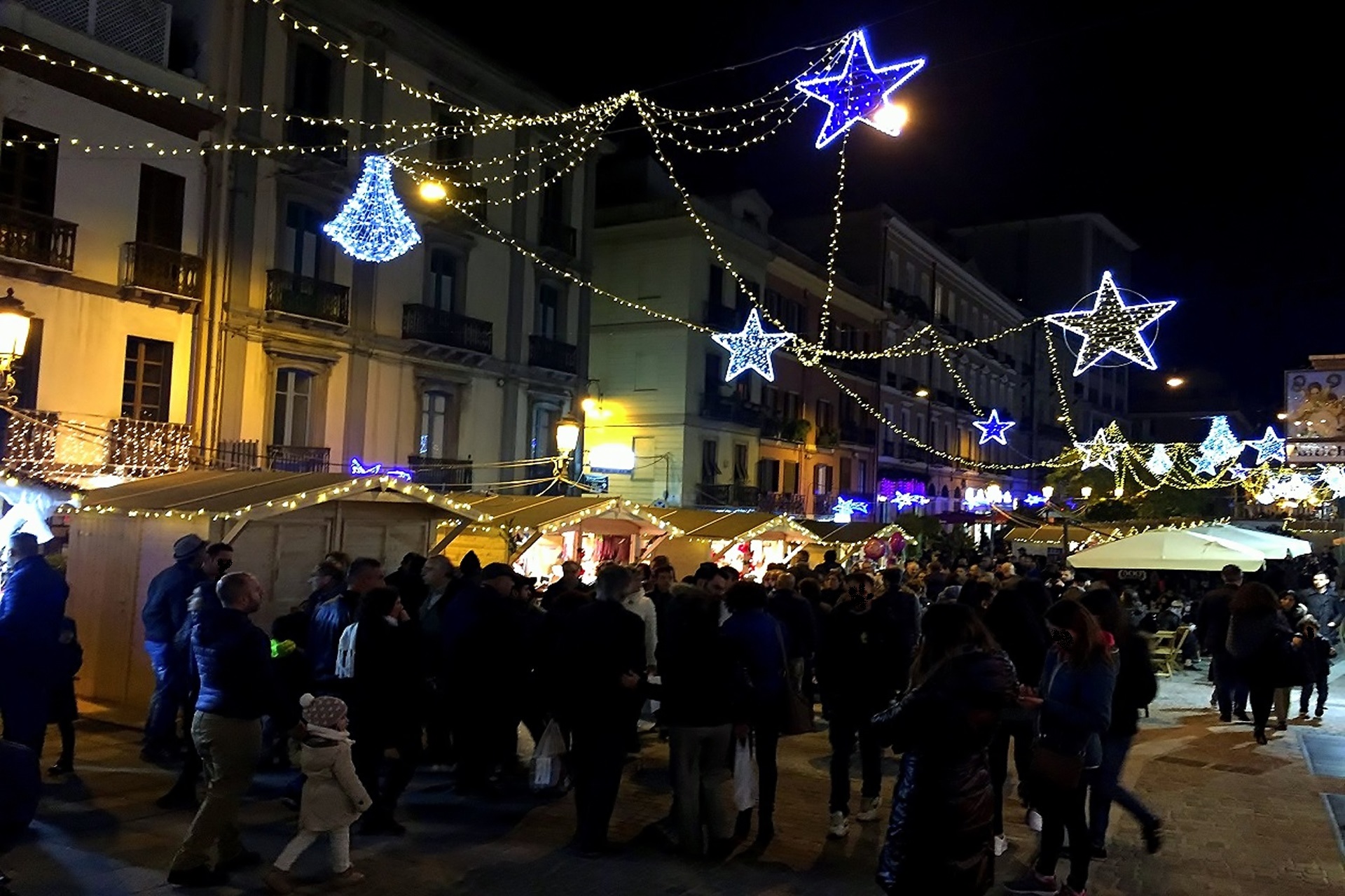 Per le feste Cagliari si accende di luci