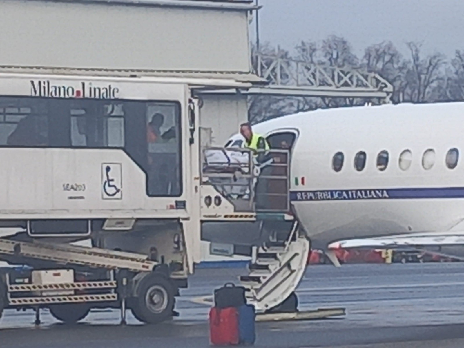 Donna in pericolo di vita trasportata urgentemente in volo da Cagliari a Milano